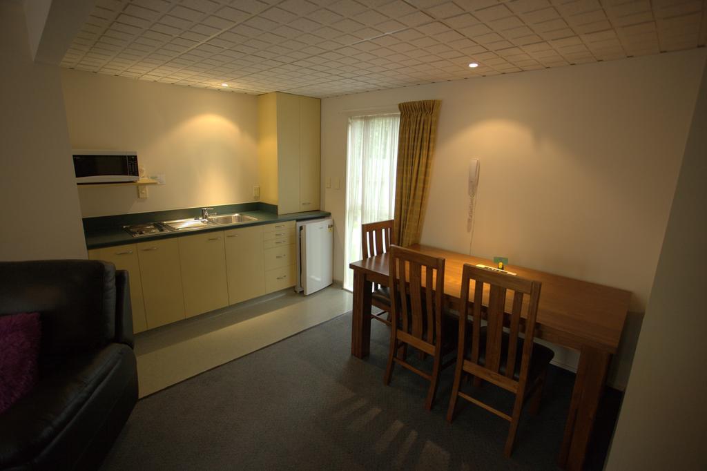 Birchwood Manor
