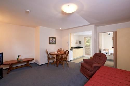 Birchwood Manor 5*